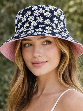 Black Daisy Reversible Bucket Hat Pink Bottom NWT